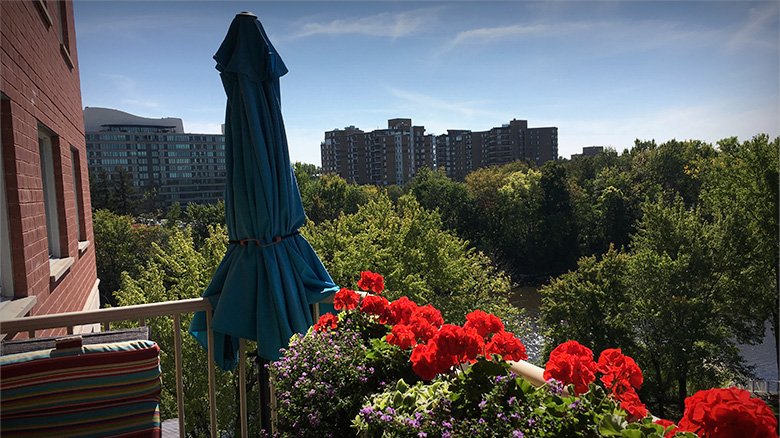 Vue de la terrasse de l'unité des résidents dans la résidence philanthropes