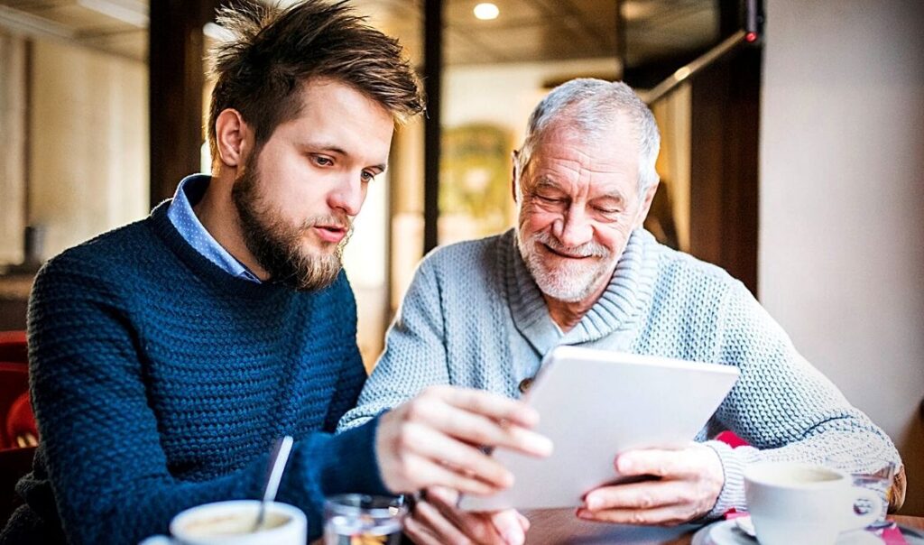 Cohabitation intergénérationnelle: un logement en échange de bénévolat auprès des aînés