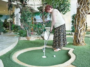 Manoir Laval indoor mini-putt