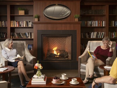 Vent de l'Ouest lounge with fireplace