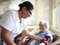 Manoir St-Laurent Nurse taking care of a resident