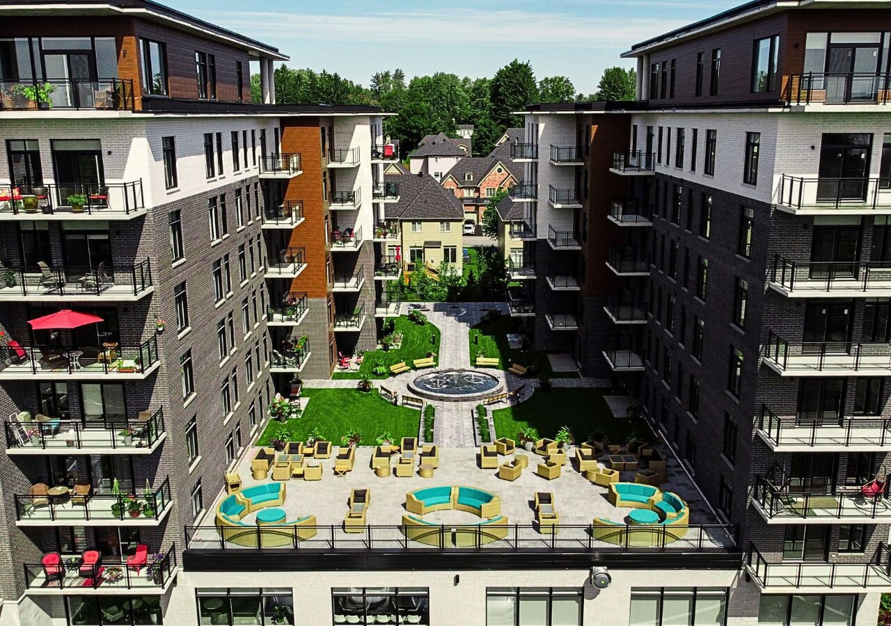 Le District outdoor courtyard
