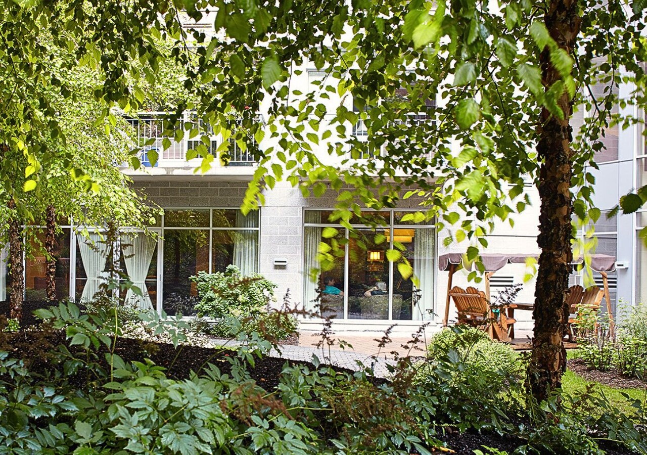 L'Image d'Outremont cour extérieure avec balançoire
