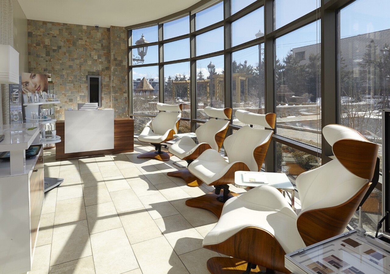 Lux gouverneur hair salon