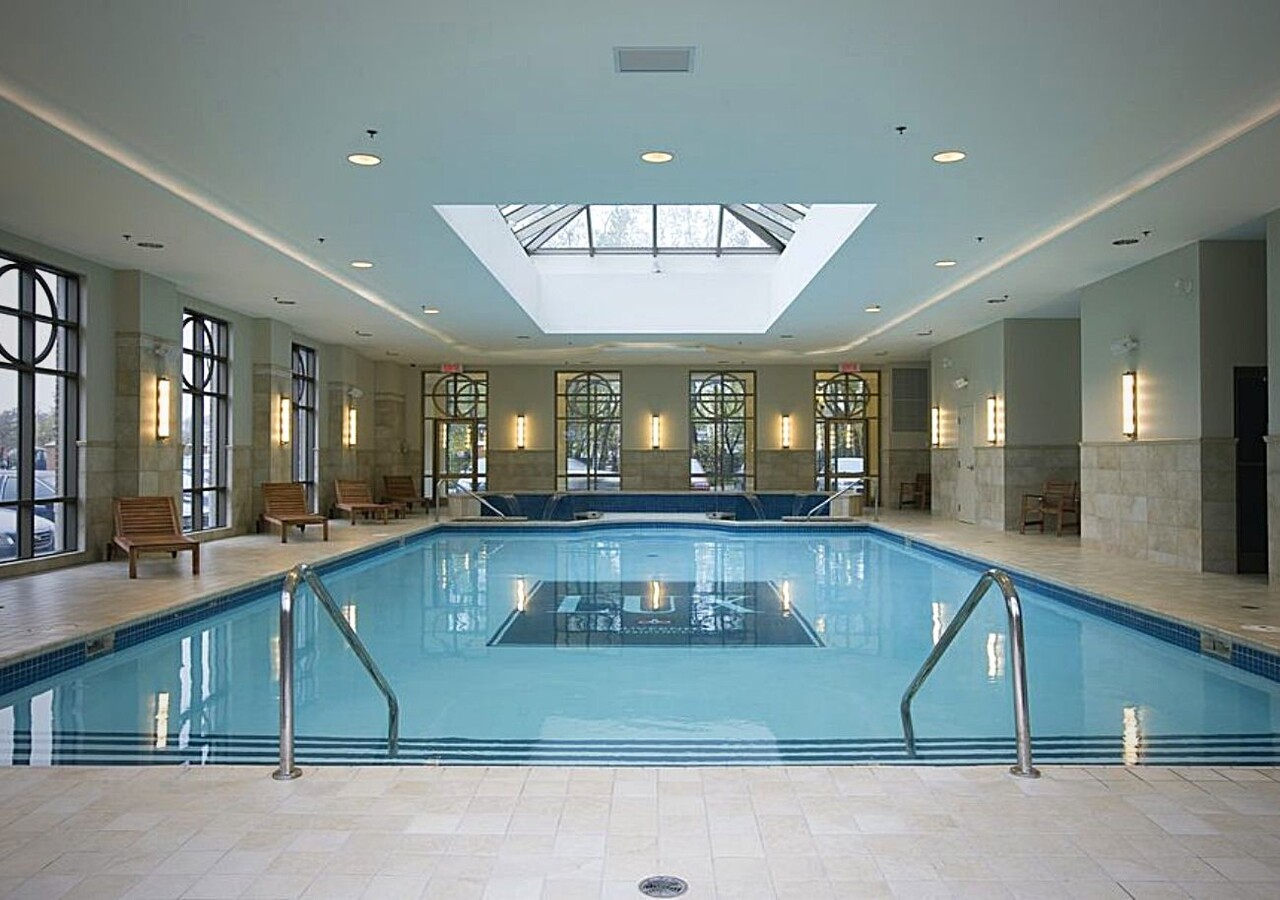 Lux Gouverneur Saguenay piscine