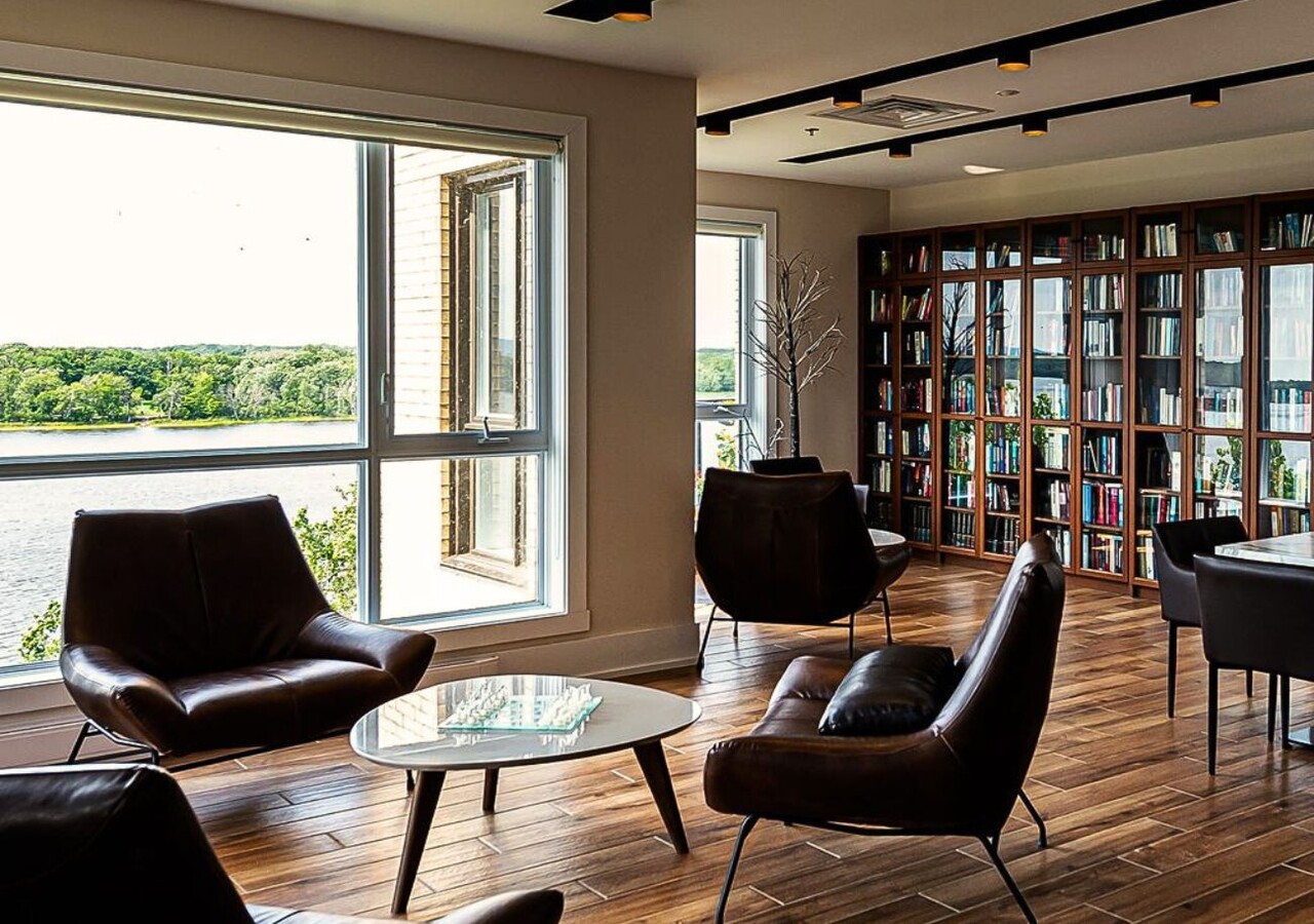 Manoir Pierrefonds library