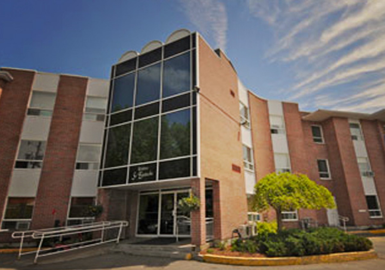 Résidence Chénier Saint-Eustache : Retirement Home North Shore