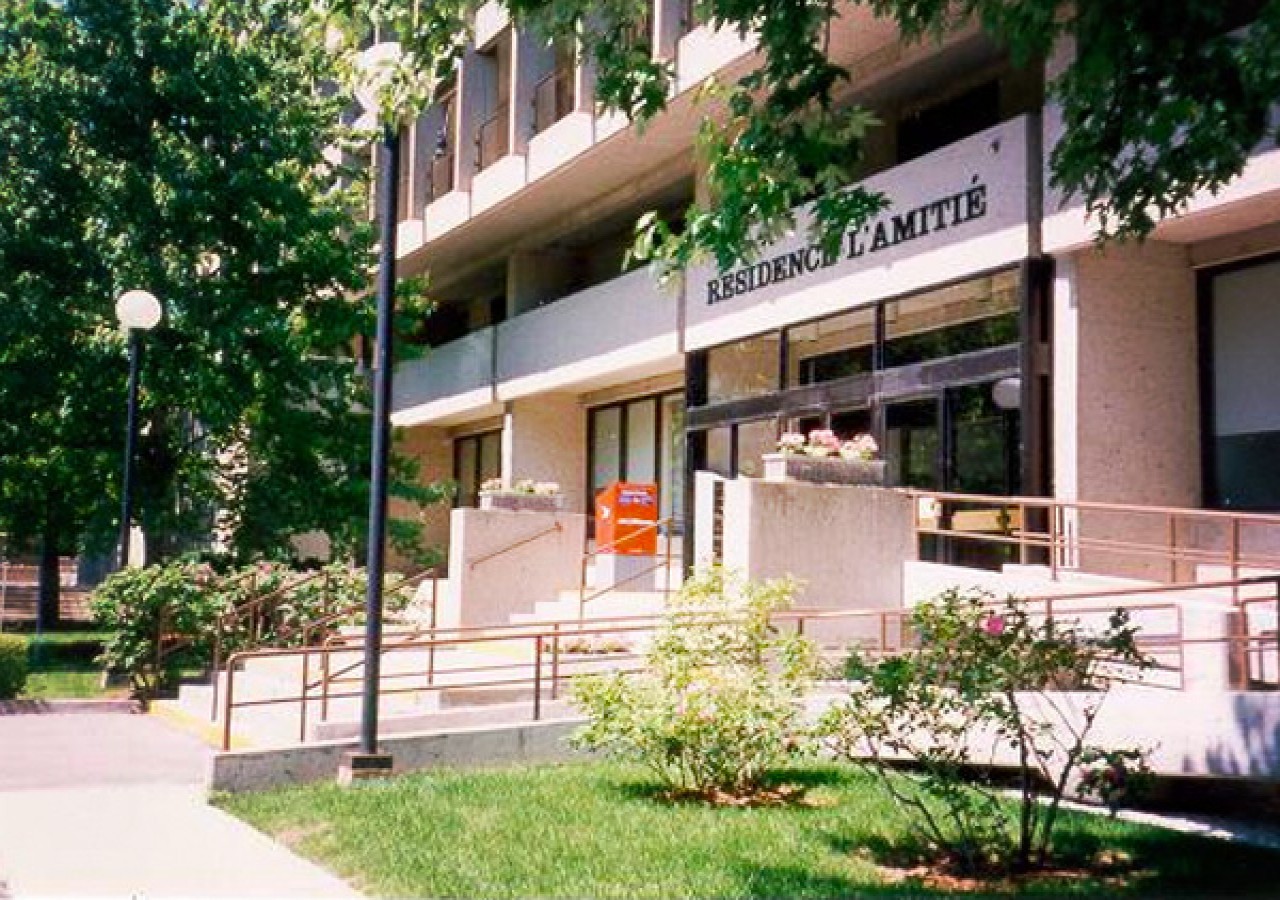 Residence L amitie Boulevard Gouin Ouest Montréal Qc Résidence l'Amitié Saraguay : Résidence Retraite Montreal