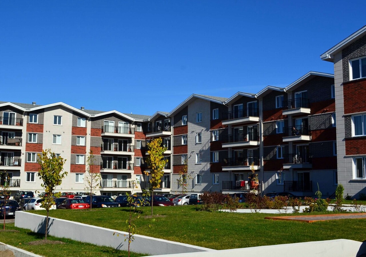 Résidence des Bâtisseurs St-Alexis extérieur