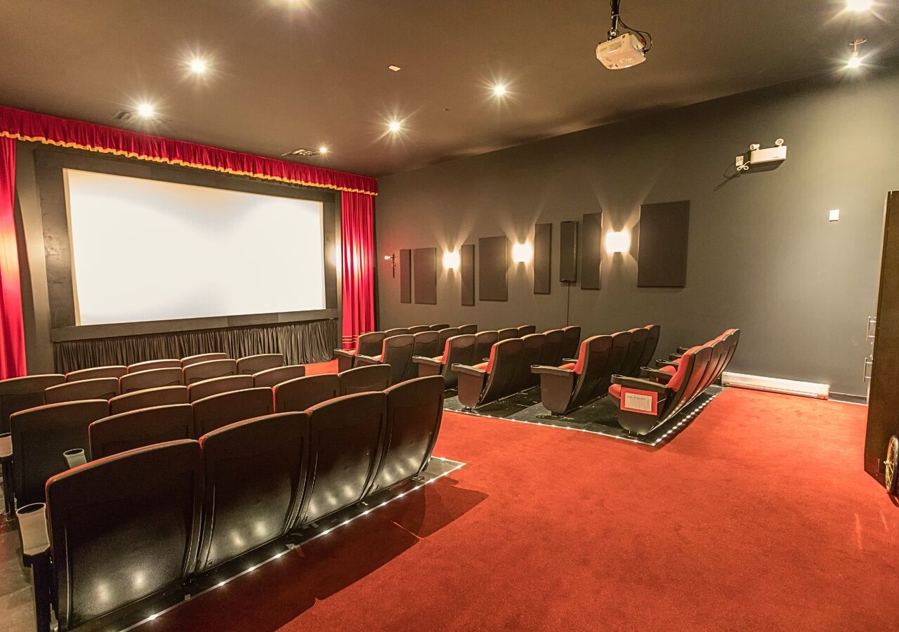 Village Riviera cinema