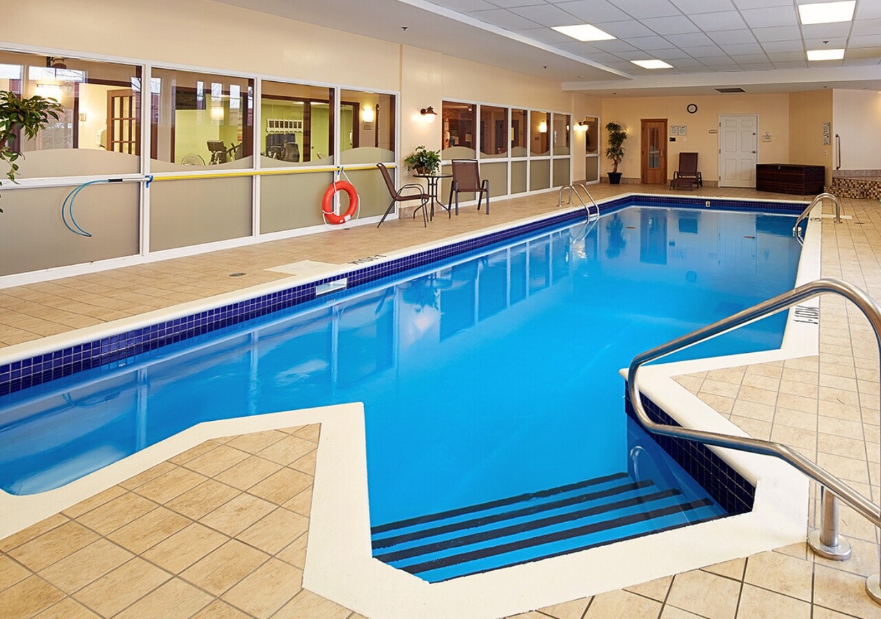 Vent de l'Ouest indoor pool