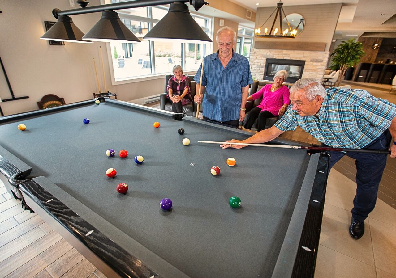 Village Riviera pool table